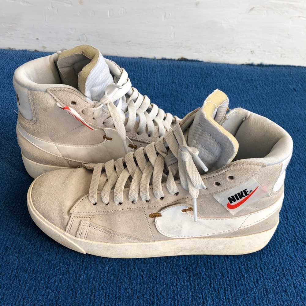 Nike high top sneakers- sz 6. Near new!